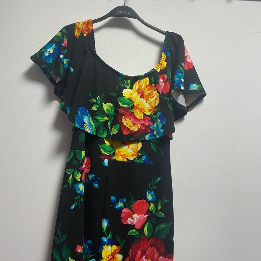 Beautiful wedding guest dress
Size 2 X
Used once
Asking 60.00 plus shipping